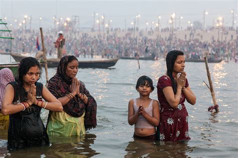 Kumbh Mela: Święto Zgromadzenia 100 Milionów Pielgrzymów w I Wieku n.e.